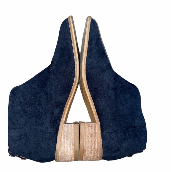 BEAST Fashion size 6 1/2 black suede style ankle booties - Picture 5 of 8